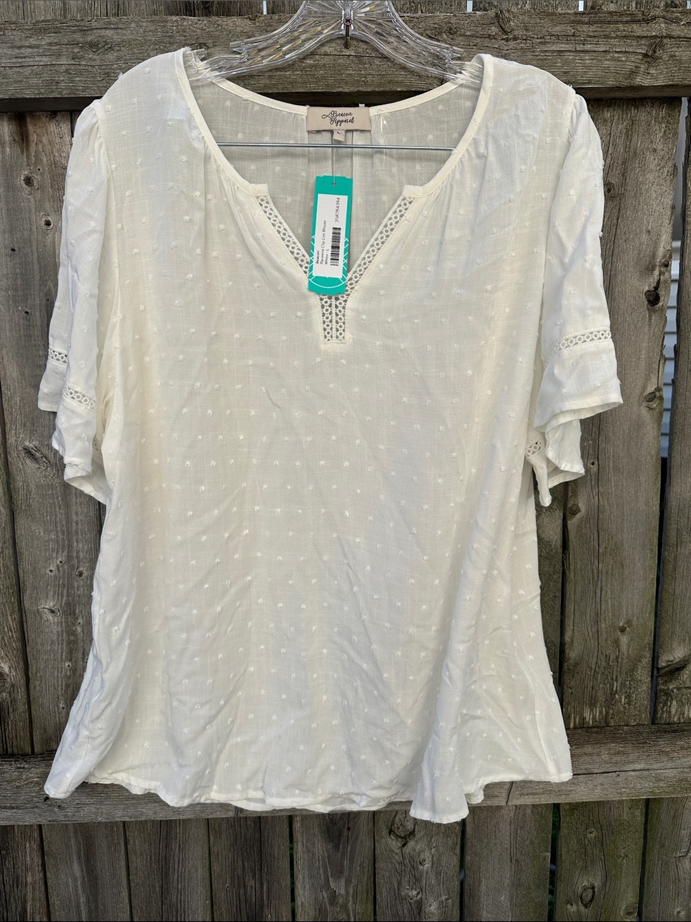 Crown & Ivy White Swiss Dot V-Neck Short Sleeve Blouse